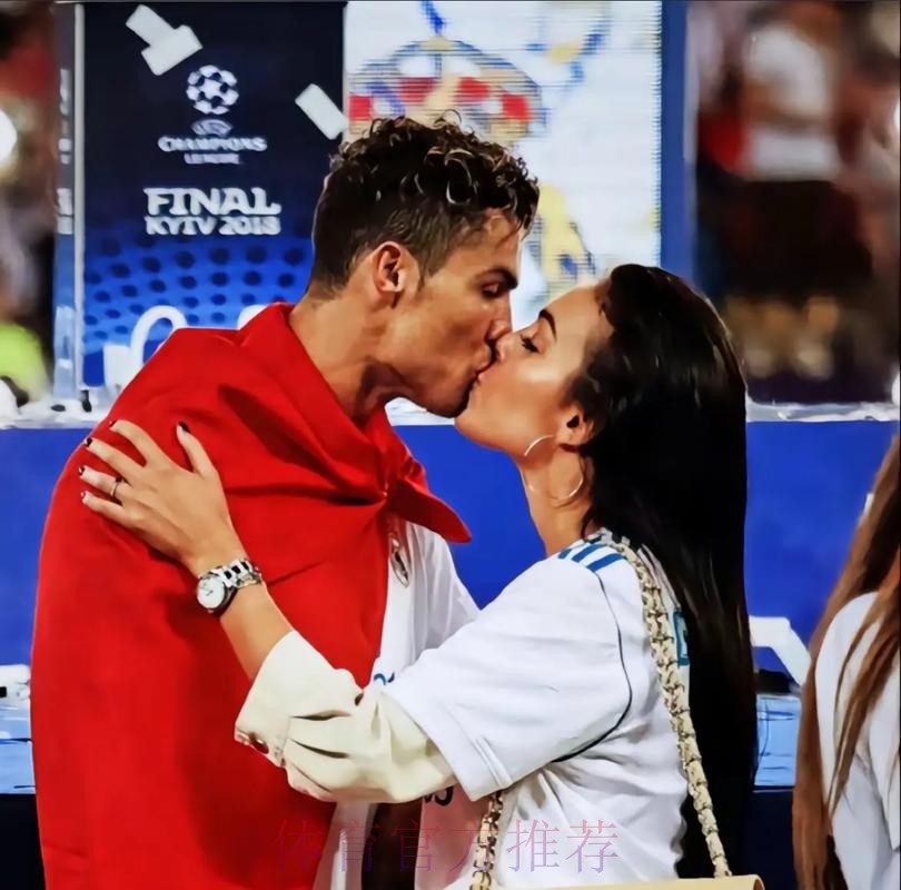 美媒:C罗回皇马三利三弊 短期可应急长远无保障 美媒:C罗回皇马三利三弊 短期可应急长远无保障